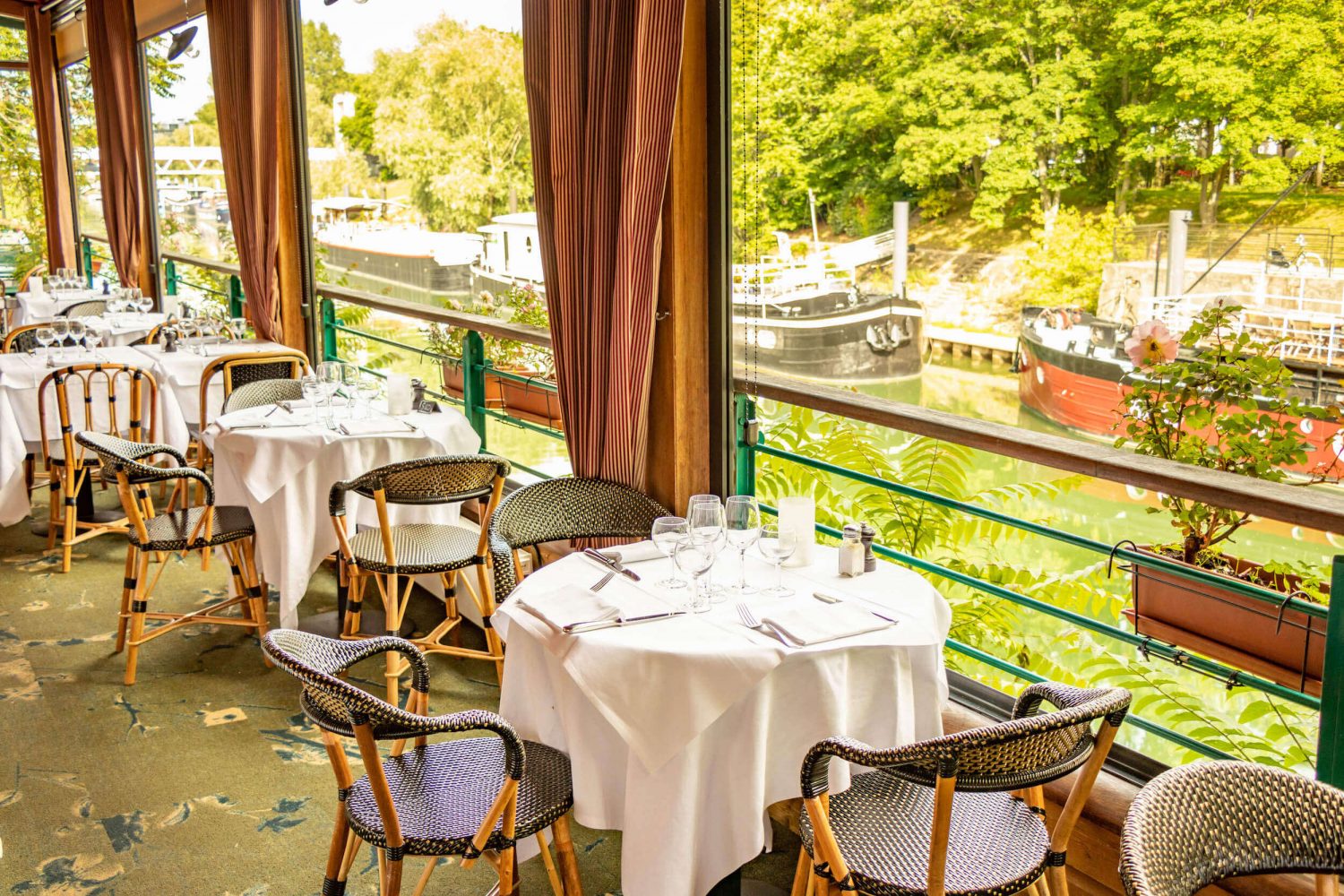 4 Rond Point Claude Monet 92300 Levallois Perret Photo Gallery - Restaurant Le Petit Poucet